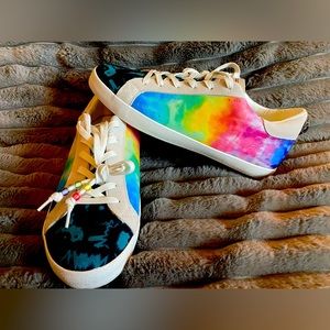 Kurt Geiger size 10 sneakers